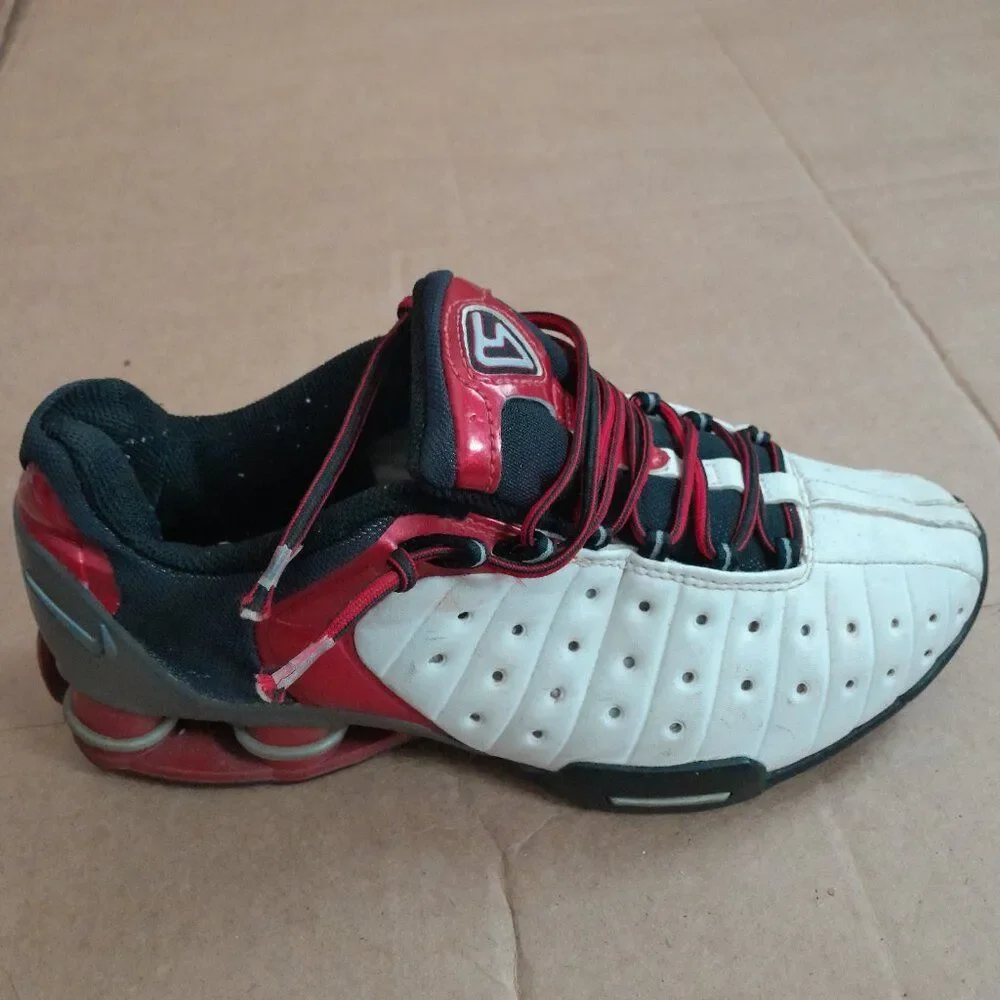Nike Reax Run 5 Woman's White and Red Running Sneakers Size 6